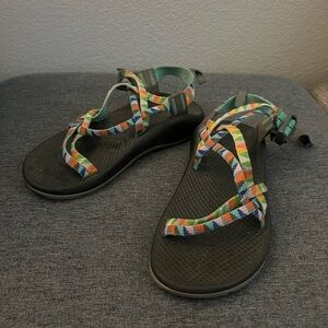 Women’s chacos size 7